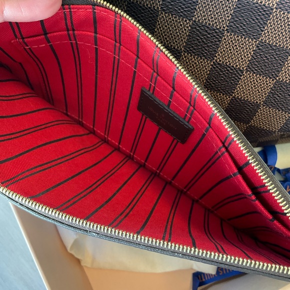 Louis Vuitton Neverfull MM - Picture 7 of 12